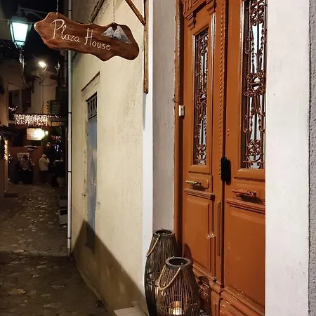 Plaza με Tζάκι Guest house 3*